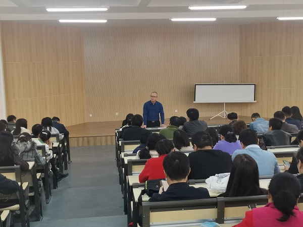 无码影片
召开八届一次教职工暨工会会员代表大会