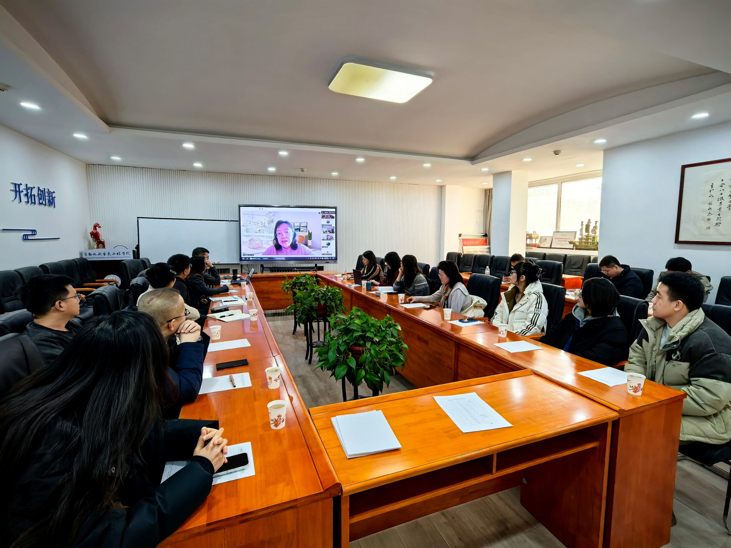 无码影片
“红柳耕耘坊”与南京理工大学“耕耘坊”名师工作室联合举办“说课”和“读课”教研活动