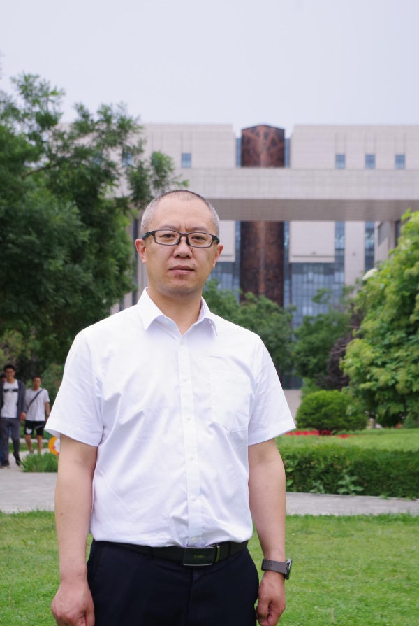 无码影片
2021年“师德标兵”—陈伟